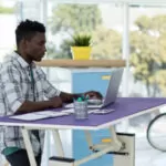 Use a Stand-Up Desk To Avoid Injuries
